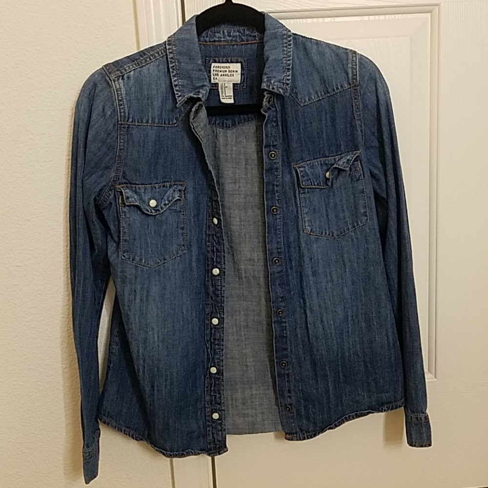 🔵3/$25 Jean shirt
